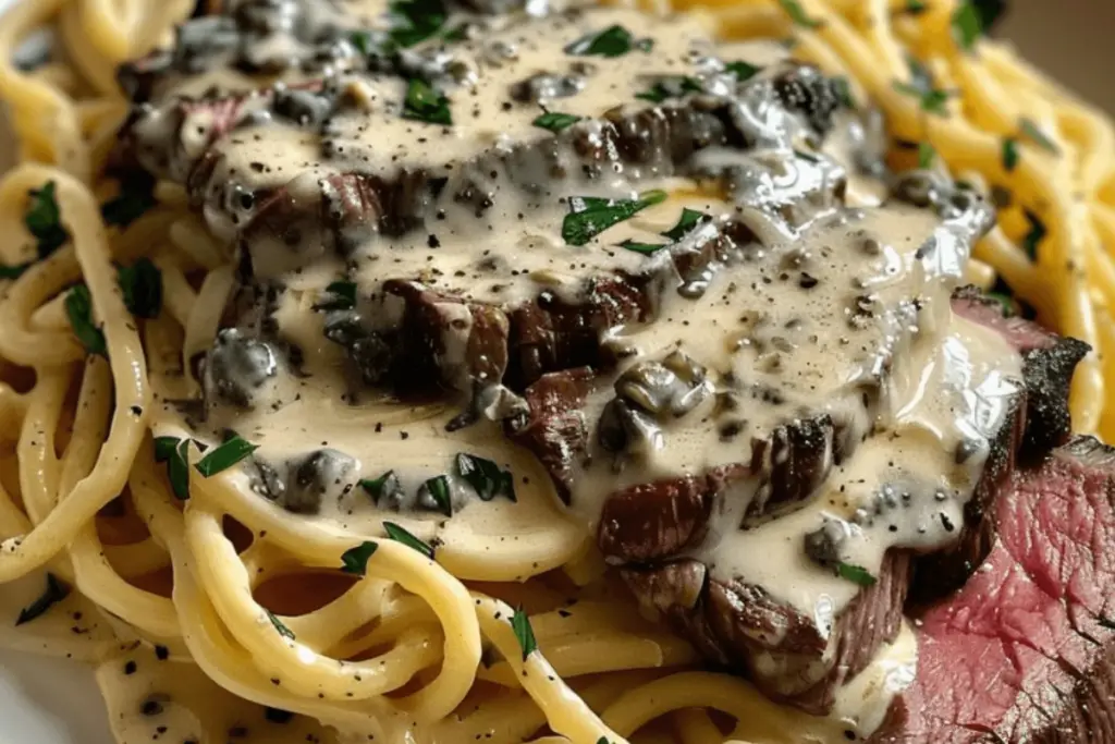 Savory Steak Gorgonzola Alfredo with Creamy Parmesan Sauce - cookefast.com Savory Steak Gorgonzola Alfredo with Creamy Parmesan Sauce - cookefast.com